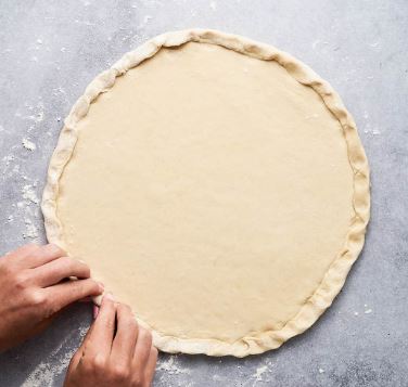 Spread the pizza dough